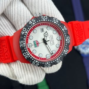 Alternative view of TAG Heuer Formula 1 Solargraph Watch